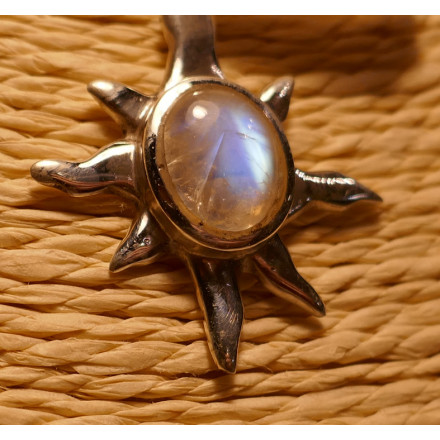 pendentif petit soleil pierre de lune