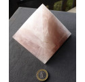 pyramide en quartz rose